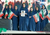 مشت‌های گره کرده کرمانی‌ها در حمایت از رهبری