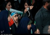 مشت‌های گره کرده کرمانی‌ها در حمایت از رهبری