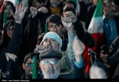مشت‌های گره کرده کرمانی‌ها در حمایت از رهبری