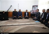 تجلیل استاندار از خانواده شهدای جنگ رمضان پارس‌آباد