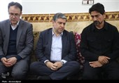 تجلیل استاندار از خانواده شهدای جنگ رمضان پارس‌آباد