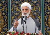امام جمعه کیش: از شروط ملت عقب‌نشینی نمی‌کنیم
