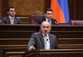 تنش در پارلمان ارمنستان؛ پاشینیان مخالفان را «حزب جنگ» خواند