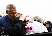 ‌بازگشت فاتح اقیانوس‌ها به زادگاه؛ استقبال حماسی عجب‌شیری‌ها از استوار علی فخری جانباز ناوشکن دنا
