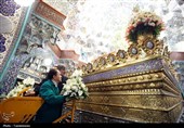 گل‌آرایی ضریح مطهر حرم حضرت معصومه(س)