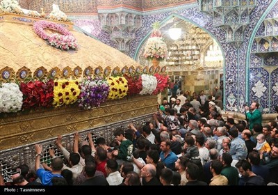 گل‌آرایی ضریح مطهر حرم حضرت معصومه(س)