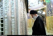 تصاویر حضور شهید امام خامنه‌ای در حرم حضرت معصومه(س)