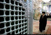 تصاویر حضور شهید امام خامنه‌ای در حرم حضرت معصومه(س)