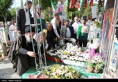 آیین افتتاحیه دهه کرامت در گلستان شهدای اصفهان