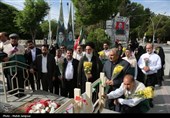 آیین افتتاحیه دهه کرامت در گلستان شهدای اصفهان