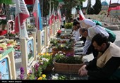 آیین افتتاحیه دهه کرامت در گلستان شهدای اصفهان