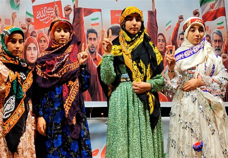 اجرای سرود دختراتو ببین ایران در اهر