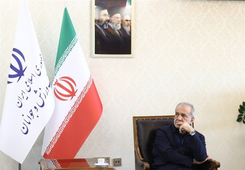 پزشکیان: کسانی که پرچم ایران را در دنیا بلند می‌کنند قهرمانان ما هستند