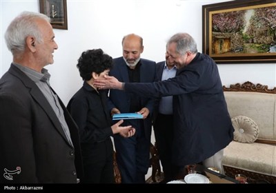 استاندار اردبیل از خانواده دو شهید امنیت در مشگین شهر دلجویی کرد