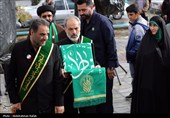 مراسم اهتزاز پرچم امام رضا (ع) بر فراز شهر همدان