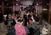 استقبال پرشور خانواده‌ها از کاروان عروسکی + تصاویر