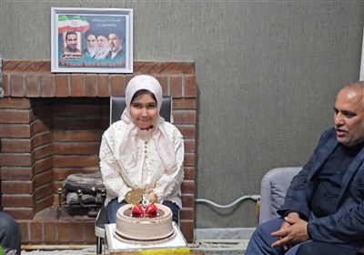 دیدار خدام‌الرضا(ع) با خانواده شهید رضا تاجیکی همزمان با روز دختر