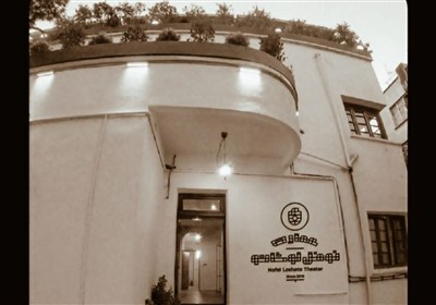 نوفل لوشاتو با دو نمایش کار خود را آغاز می‌کند