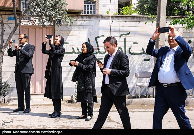 بازدید سفرا از مناطق آسیب دیده در تهران