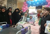 عیادت دختر شهید سلامی با همراهی مجریان از کودکان مجروح جنگ + عکس