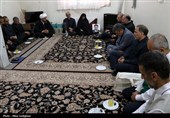 دیدار معاون فرهنگی بنیاد شهید کشور با خانواده‌های شهدای جنگ رمضان البرز