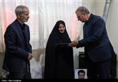 دیدار معاون فرهنگی بنیاد شهید کشور با خانواده‌های شهدای جنگ رمضان البرز