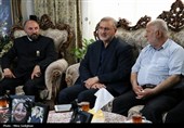 دیدار معاون فرهنگی بنیاد شهید کشور با خانواده‌های شهدای جنگ رمضان البرز