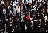 تشرف خانواده شهدای دانش‌آموز میناب به حرم بانوی کرامت
