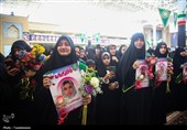 تشرف خانواده شهدای دانش‌آموز میناب به حرم بانوی کرامت