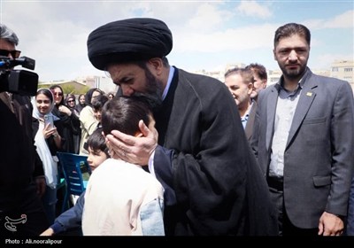 غرس 500 نهال به یاد نونهالان شهید میناب در هنرستان شهید رجایی اردبیل