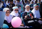 غرس 500 نهال به یاد نونهالان شهید میناب در هنرستان شهید رجایی اردبیل