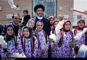 غرس 500 نهال به یاد نونهالان شهید میناب در هنرستان شهید رجایی اردبیل