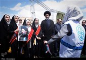 غرس 500 نهال به یاد نونهالان شهید میناب در هنرستان شهید رجایی اردبیل