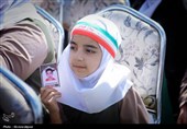 غرس 500 نهال به یاد نونهالان شهید میناب در هنرستان شهید رجایی اردبیل