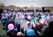 غرس 500 نهال به یاد نونهالان شهید میناب در هنرستان شهید رجایی اردبیل