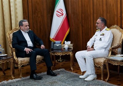 دیدار جانشین فرمانده نیروی دریایی ارتش با عراقچی