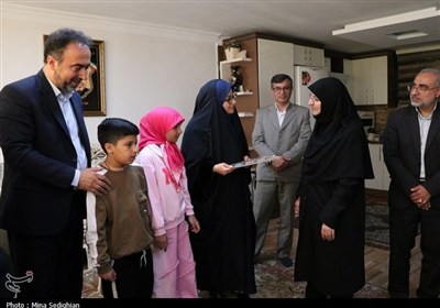 دیدار معاون وزیر آموزش و پرورش با خانواده شهید «مهدی فرهادکیایی»