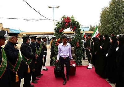 خانواده شهدای مدرسه میناب وارد مشهد شدند