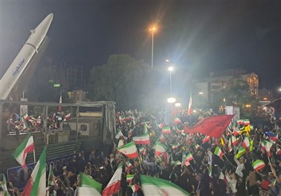 حضور مردم بوشهر در پنجاه‌ودومین شب اجتماع میدان امام+تصویر