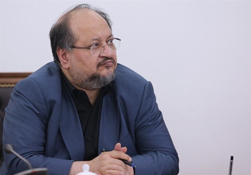 شریعتمداری: برق پایدار واحد‌های پتروشیمی با همکاری دولت تامین شد