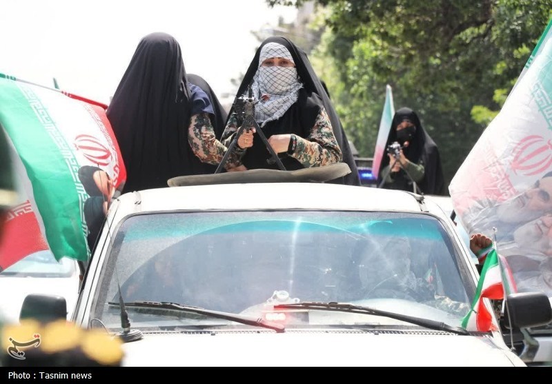 مشهد مقدس , اخبار مشهد , بسیج سازندگی , بسیج دانشجویی , بسیج اساتید , بسیج هنرمندان , خراسان رضوی , رژه , سپاه پاسداران انقلاب اسلامی , جنگ آمریکا و رژیم صهیونیستی علیه ایران , زنان , 