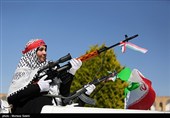 اجتماع الفتیات الایرانیات فی اصفهان ضمن حملة " فداء لایران"