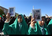 اجتماع الفتیات الایرانیات فی اصفهان ضمن حملة " فداء لایران"