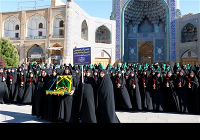 حضور بیش از 700 خادمان حرم حضرت زینب(س) در اجماع بانوان اصفهانی