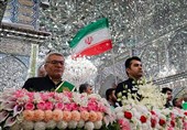 آیین نورانی غبارروبی ضریح  حرم شاهچراغ با حضور خانواده‌های شهدا