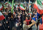 طنین اقتدار در مهد معجزه؛ بیعت شبانه کویر با رهبر انقلاب+عکس
