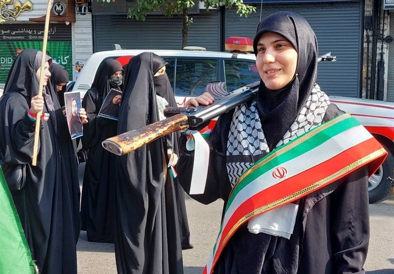 زنان رشت: یک طرف تاریخ، یک طرف حماسه