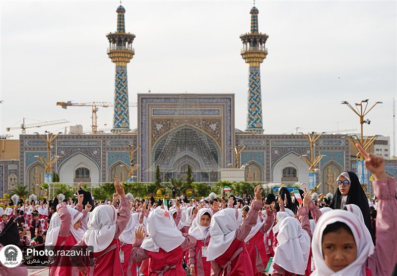 Children Gather at Imam Reza Shrine to Commemorate Minab Schoolchildren