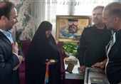 اهدای طلای ملی‌پوش سابق والیبال نشسته به مادر شهیدان رستمی و کیالها