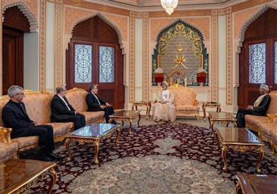 وزیر الخارجیة الایرانی یلتقی سلطان عمان